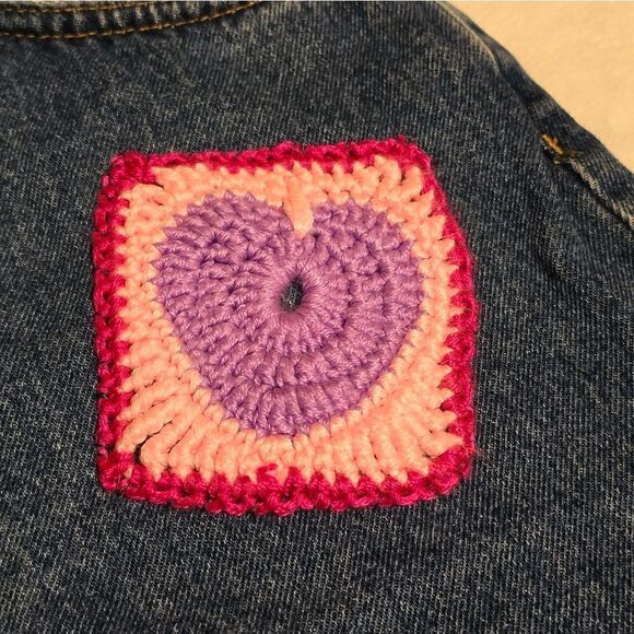 "H&M" Denim jeans skirt with handmade crochet decoration. Size 8 - Picture 4 of 16